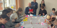 Открытки мамам и бабушкам нарисовали бронницкие школьники на мастер-классе - Regions.Ru