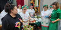 Салат мечты в честь Дня матери приготовили на кулинарном поединке в Бронницах - Regions.Ru